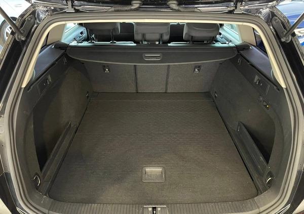 Volkswagen Passat cena 64900 przebieg: 199577, rok produkcji 2016 z Wałbrzych małe 781